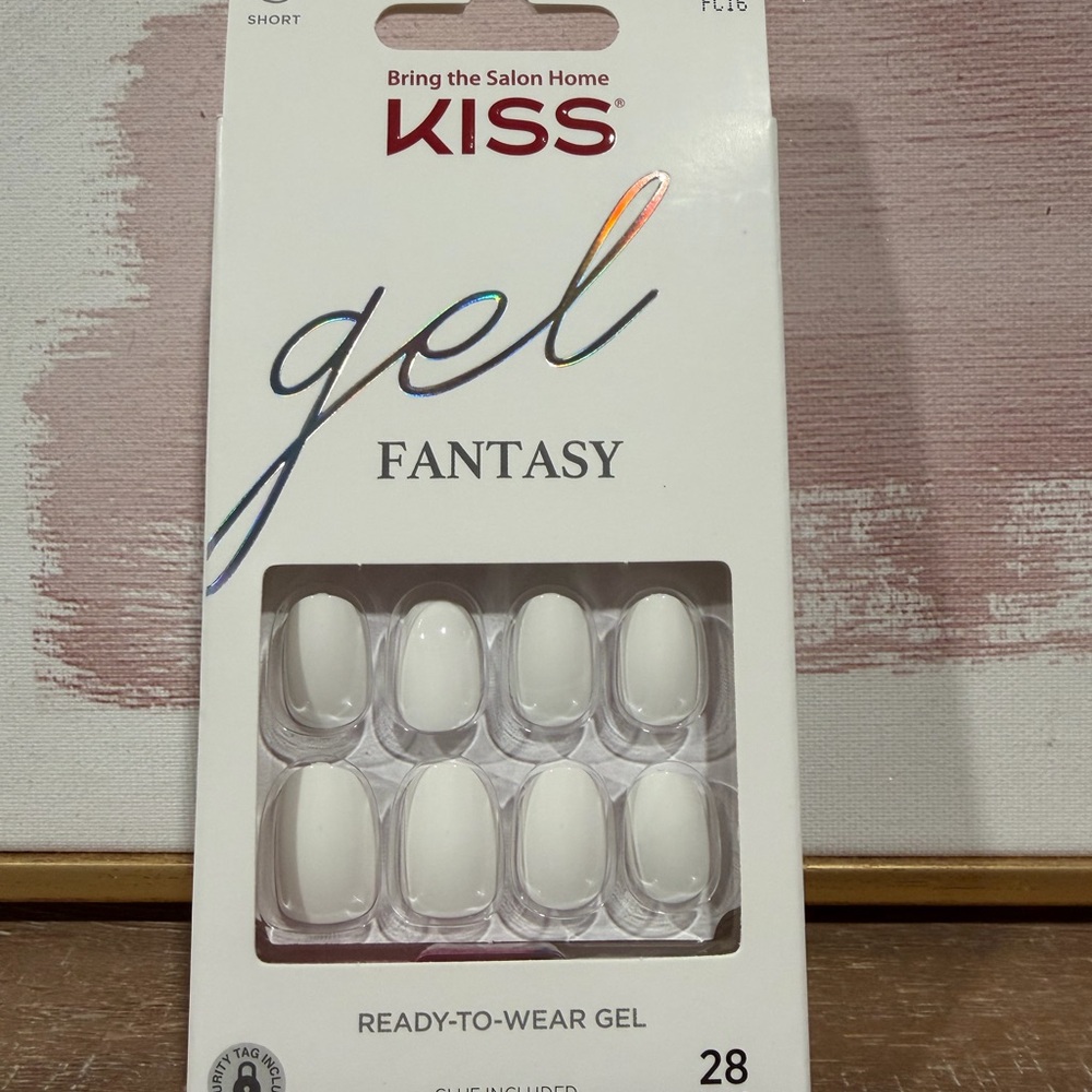 KISS Gel Fantasy White Nail Set length short